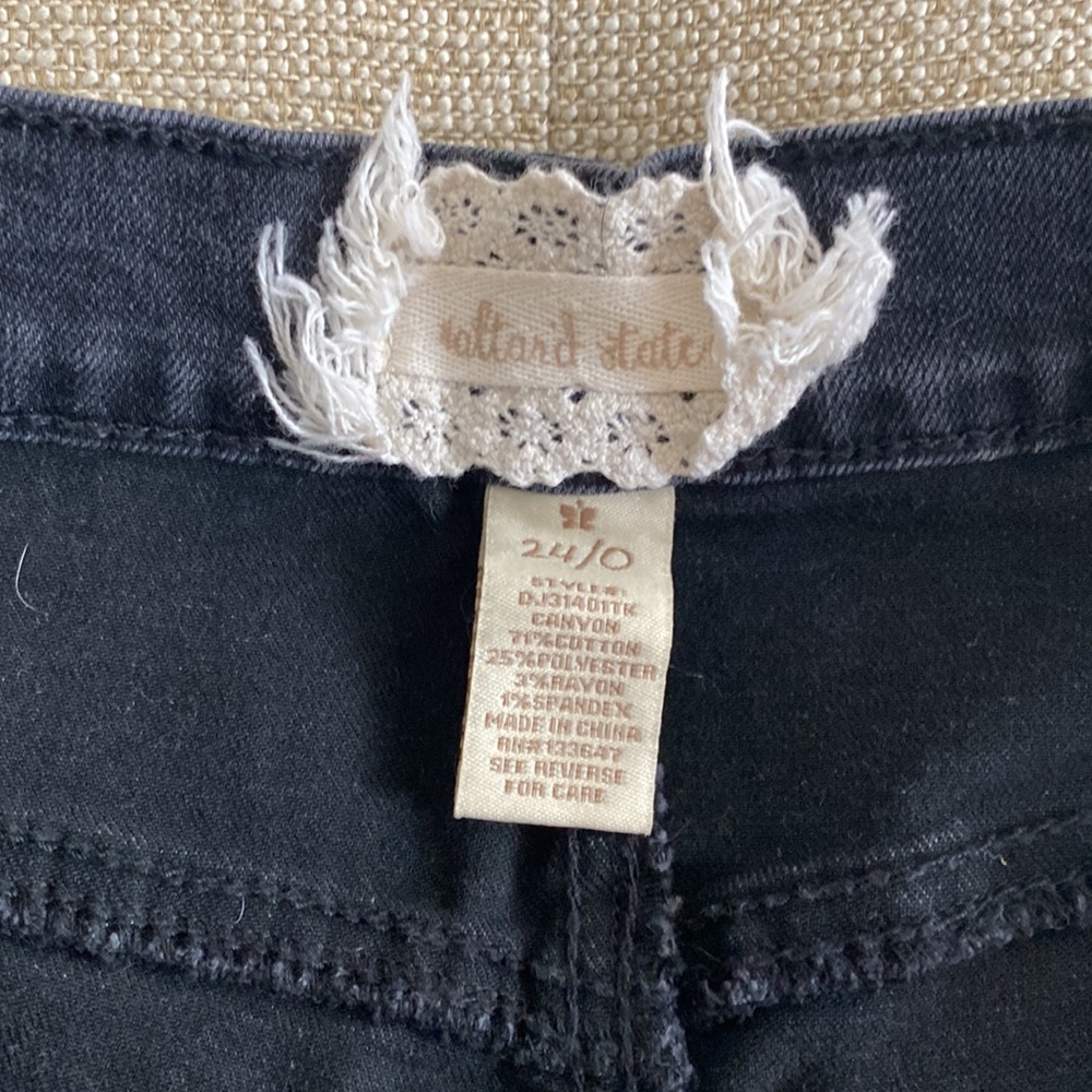 Altar’d State Shorts - Picture 2 of 4